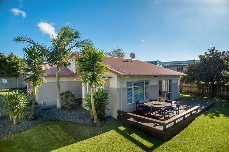 Photo of property in 15 Cinnabar Place, Westgate, Auckland, 0614