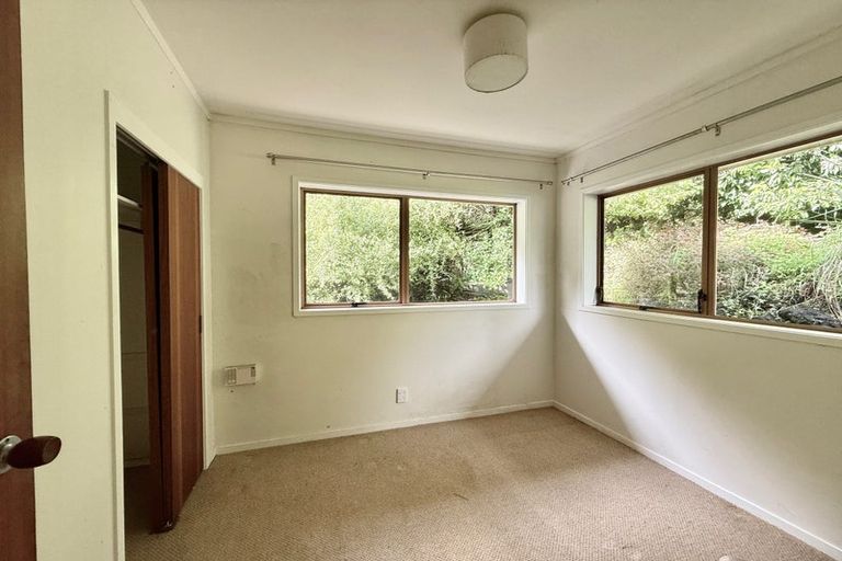 Photo of property in 1/404 Glenfield Road, Glenfield, Auckland, 0629