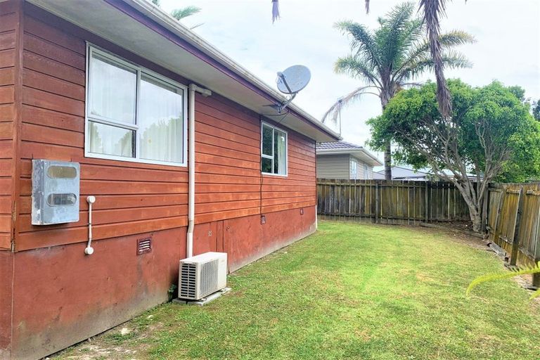 Photo of property in 1/13 Cyril Crescent, West Harbour, Auckland, 0618