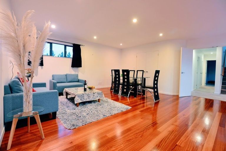 Photo of property in 4 Roberts Road, Matakatia, Whangaparaoa, 0930