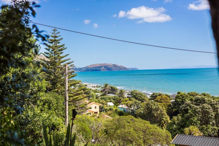 Photo of property in 15 Pingau Street, Paekakariki, 5034