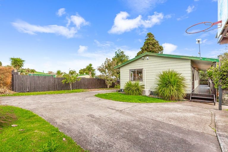 Photo of property in 2/91a Beach Road, Te Atatu Peninsula, Auckland, 0610