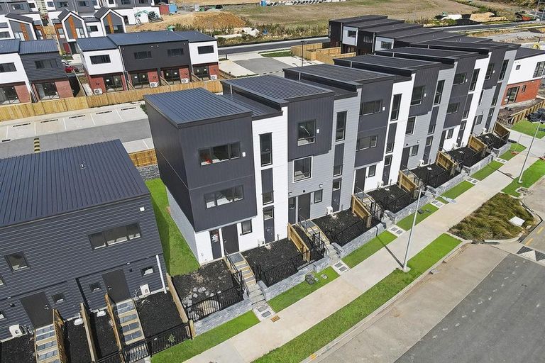 Photo of property in 19 Treeline Lane, Flat Bush, Auckland, 2019