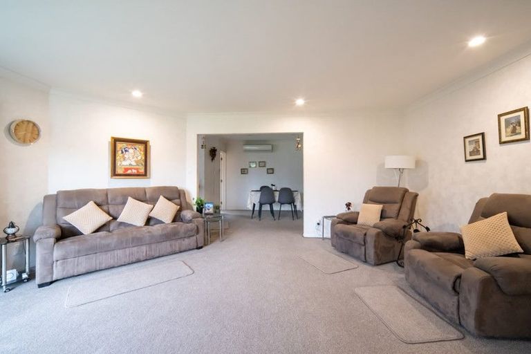 Photo of property in 35 Hastings Place, Hamilton Lake, Hamilton, 3204