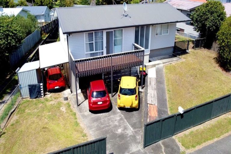 Photo of property in 147 Reeves Road, Pakuranga Heights, Auckland, 2010