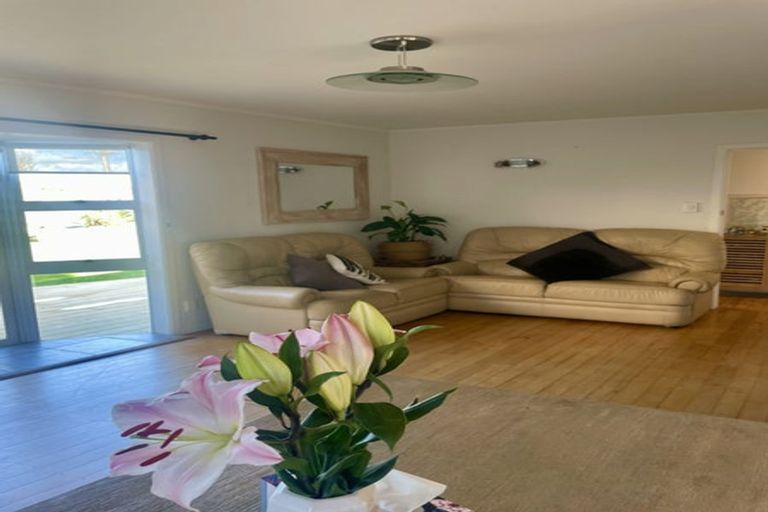 Photo of property in 9 Ross Crescent, Orewa, 0931