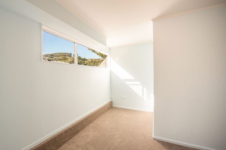 Photo of property in 28 Woolwich Close, Whitby, Porirua, 5024