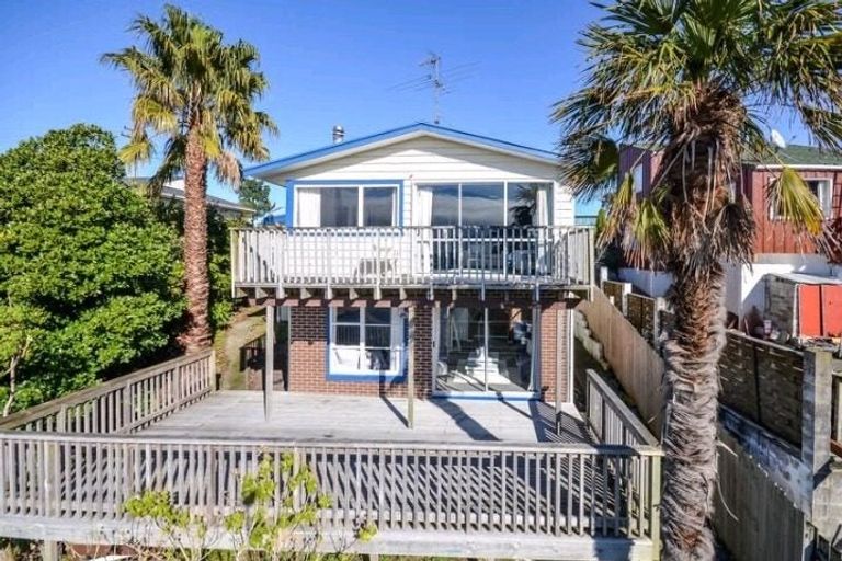 Photo of property in 575 East Coast Road, Browns Bay, Auckland, 0630