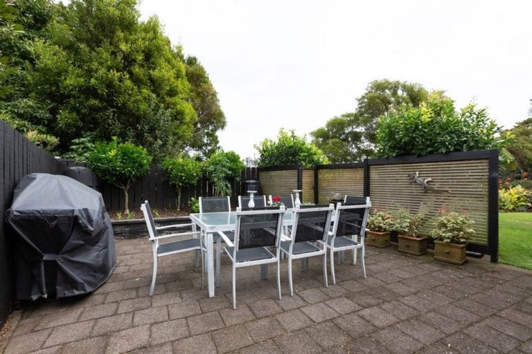 Photo of property in 55 Heta Road, Highlands Park, New Plymouth, 4312