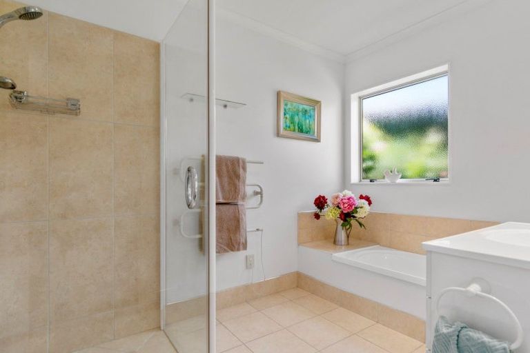 Photo of property in 1 Tautara Place, Ohauiti, Tauranga, 3112