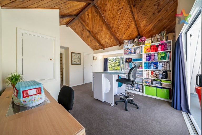 Photo of property in 14 Te Whiti Grove, Korokoro, Lower Hutt, 5012