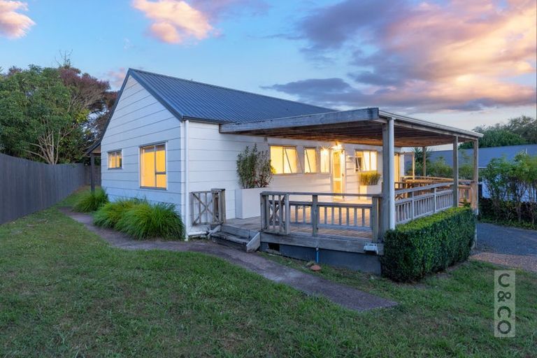 Photo of property in 28 Great North Road, Riverhead, 0820