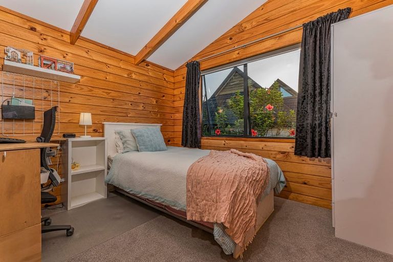 Photo of property in 1/32 Glucina Avenue, West Harbour, Auckland, 0618