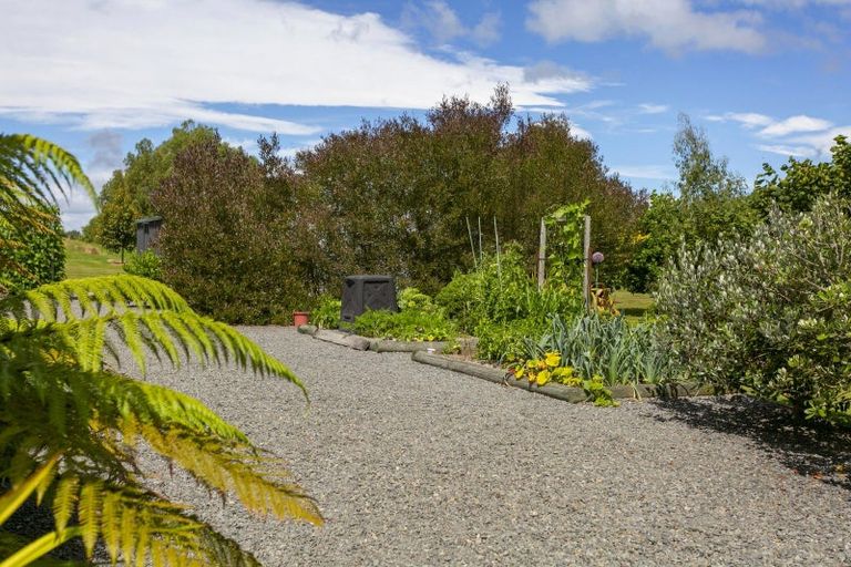 Photo of property in 18 Loch Views Road, Acacia Bay, Taupo, 3385