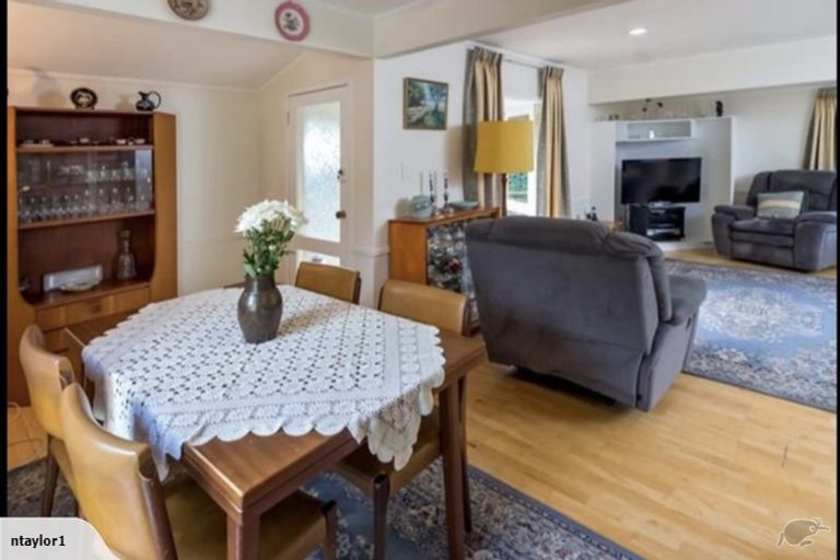 Photo of property in 6 Orinda Close, Botany Downs, Auckland, 2010