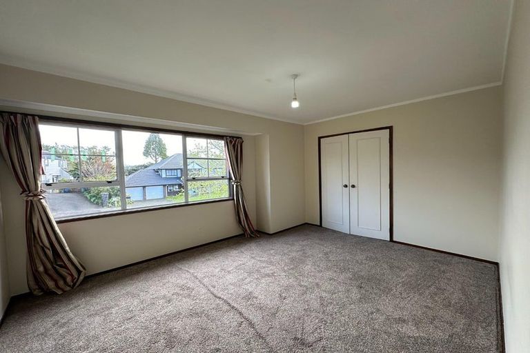 Photo of property in 11 Ravenstone Place, Chatswood, Auckland, 0626