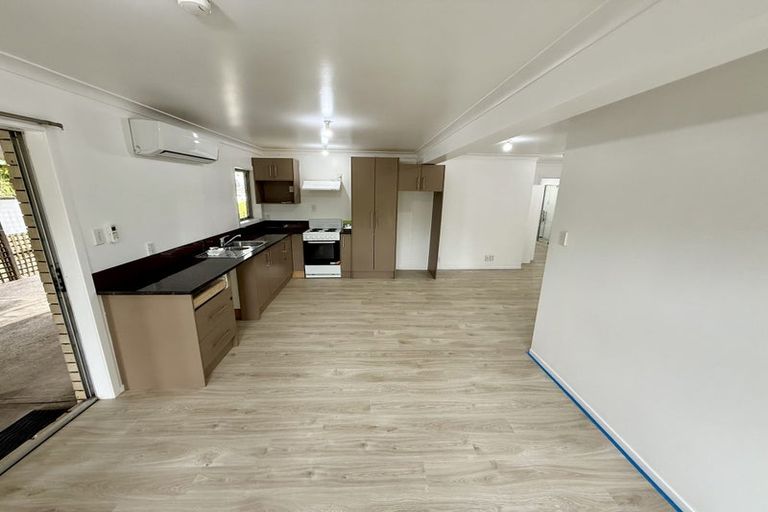 Photo of property in 11 Pokapu Street, Titirangi, Auckland, 0600