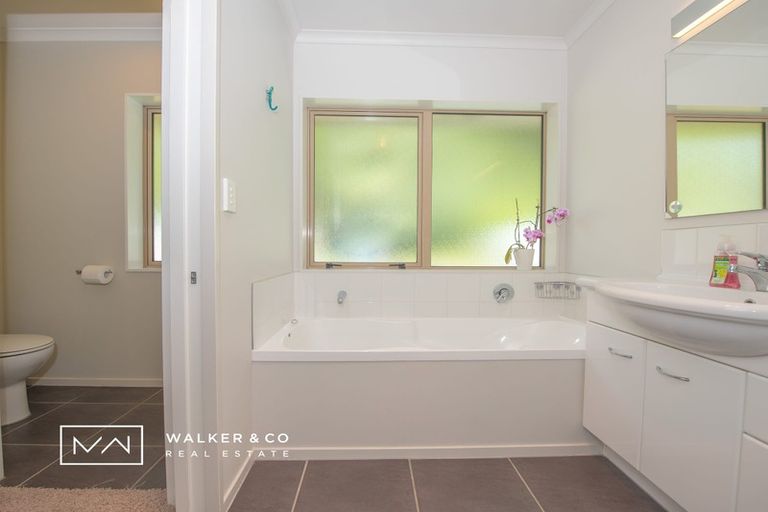 Photo of property in 8 Beechwood Way, Te Marua, Upper Hutt, 5018