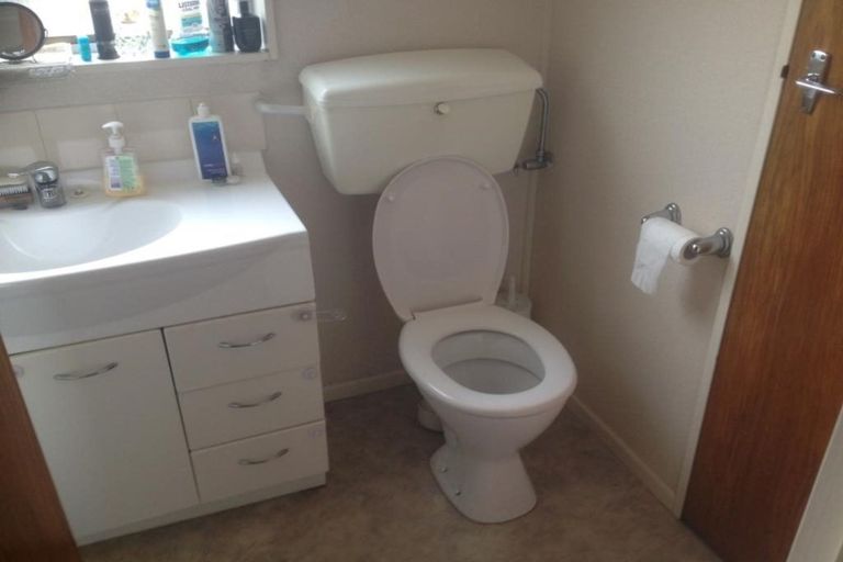 Photo of property in 62b Baylands Drive, Newlands, Wellington, 6037