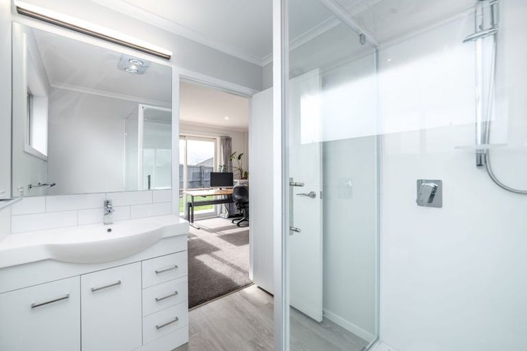 Photo of property in 4 Mckerrow Place, Featherston, 5710