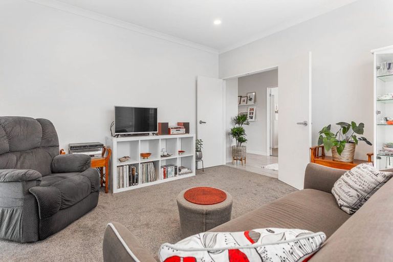 Photo of property in 6 Kahika Grove, Huapai, Kumeu, 0810