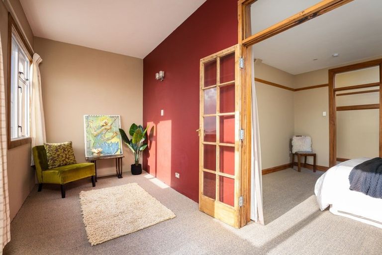 Photo of property in Devonport Apartments, 4/127 Saint Aubyn Street, New Plymouth, 4310
