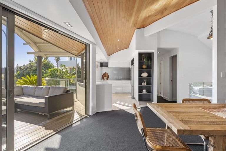 Photo of property in 15 Ngarata Avenue, Mount Maunganui, 3116