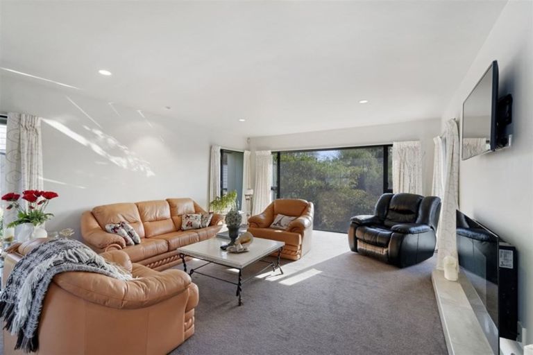 Photo of property in 5 Willow Dell, Westmorland, Christchurch, 8025