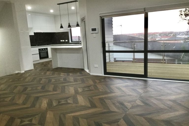 Photo of property in 4223a Great North Road, Glendene, Auckland, 0602