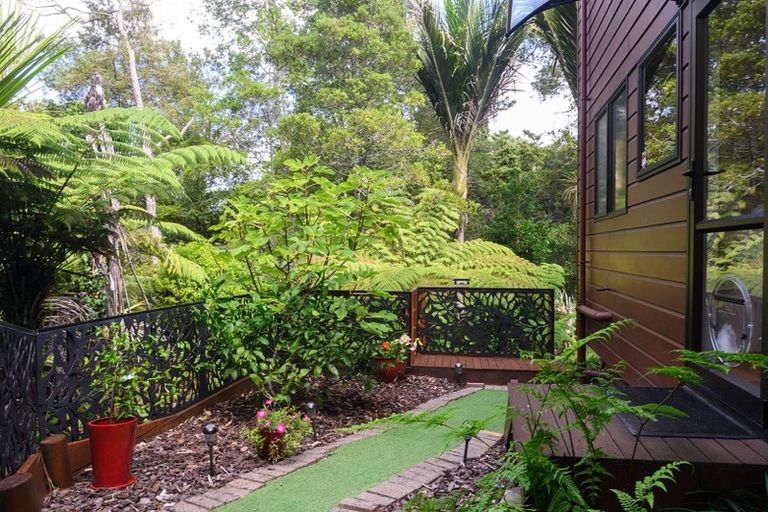 Photo of property in 2/57 Pupuke Road, Birkenhead, Auckland, 0627