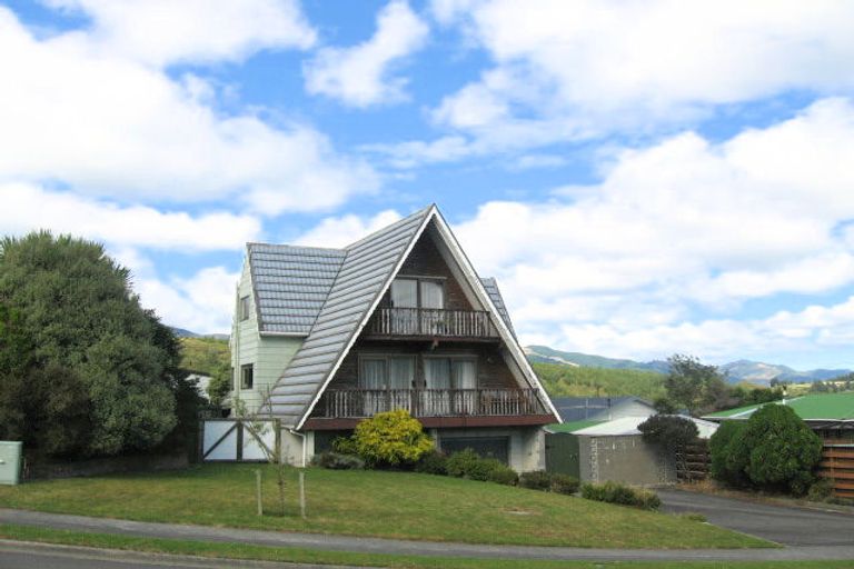 Photo of property in 4 Mount Marua Way, Timberlea, Upper Hutt, 5018