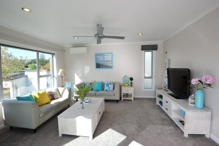 Photo of property in 24 Kiteroa Terrace, Rothesay Bay, Auckland, 0630