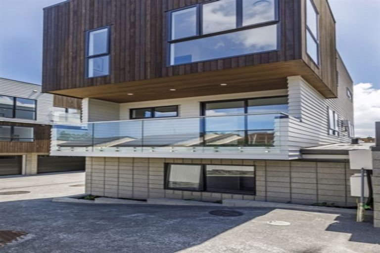 Photo of property in 67e Lake Road, Devonport, Auckland, 0624