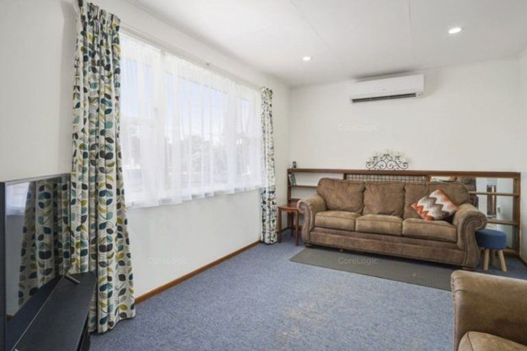 Photo of property in 6 Tararua Terrace, Cloverlea, Palmerston North, 4412