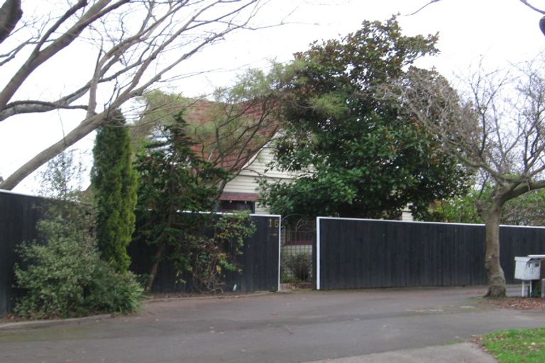 Photo of property in 16 Rangitane Street, Palmerston North, 4414