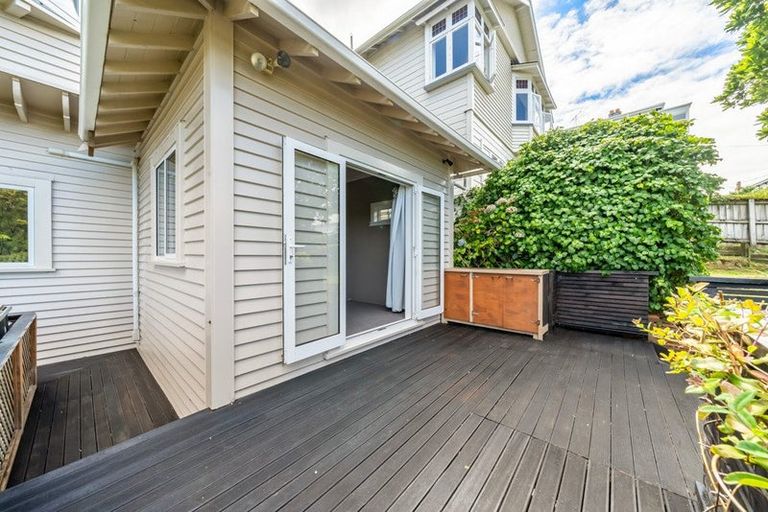 Photo of property in 9 Mckenzie Terrace, Te Aro, Wellington, 6011