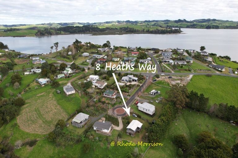 Photo of property in 8 Heaths Way, Pahi, Paparoa, 0571