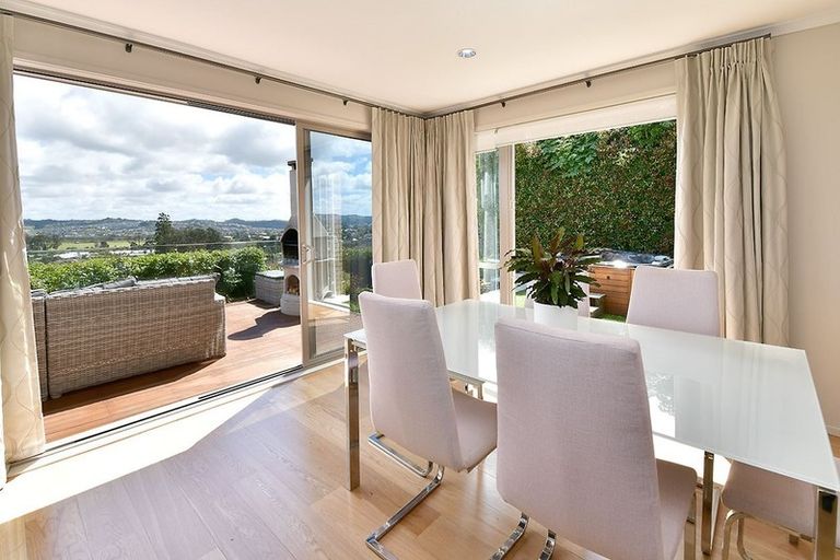 Photo of property in 9 Seagate Place, Red Beach, 0932