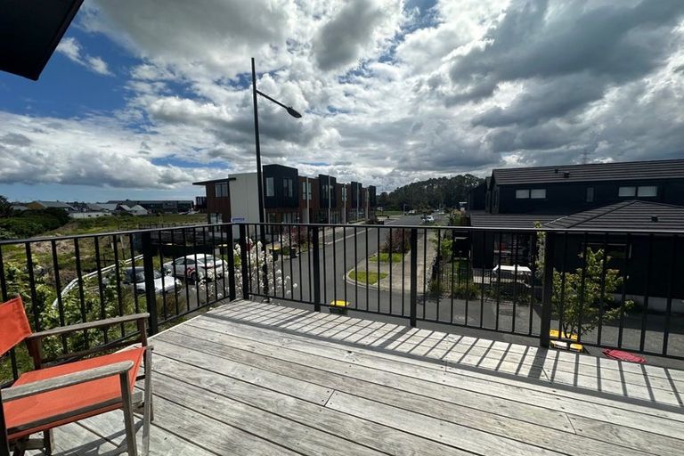 Photo of property in 2 Kawapani Lane, Kumeu, 0810