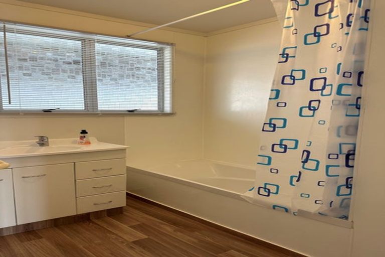 Photo of property in 10 Camphora Place, Ranui, Auckland, 0612