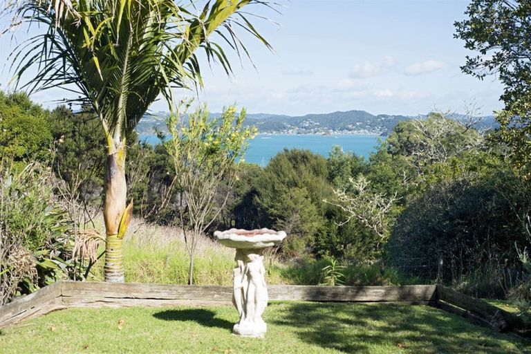 Photo of property in 19 James Street, Russell, 0202