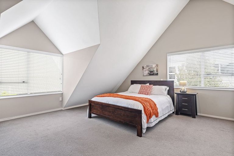 Photo of property in 2/47 Centorian Drive, Windsor Park, Auckland, 0632