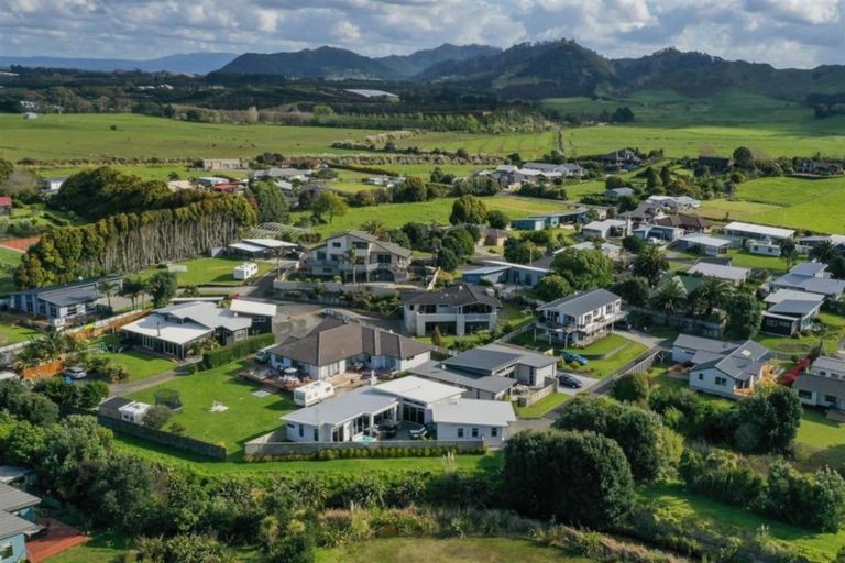 Photo of property in 10b Longboard Drive, Waihi Beach, 3611
