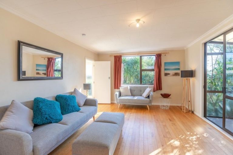 Photo of property in 17 Tui Road, Raumati Beach, Paraparaumu, 5032