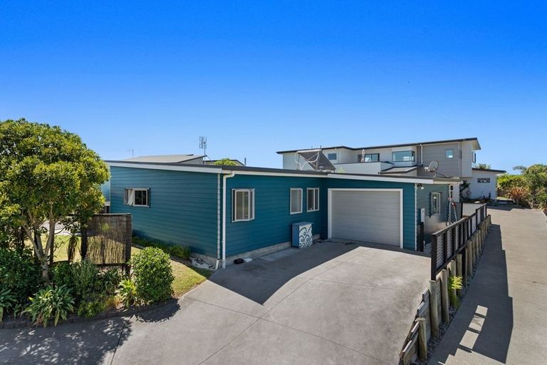 Photo of property in 32c Ohuirehe Road, Coastlands, Whakatane, 3120
