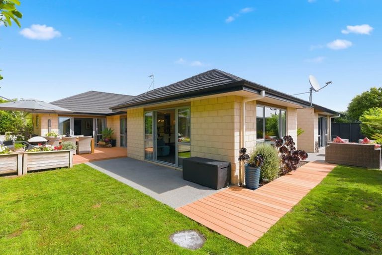 Photo of property in 8 Otupoa Way, Paraparaumu, 5032