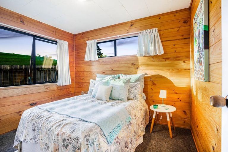 Photo of property in 2/22 Elizabeth Drive, West Harbour, Auckland, 0618