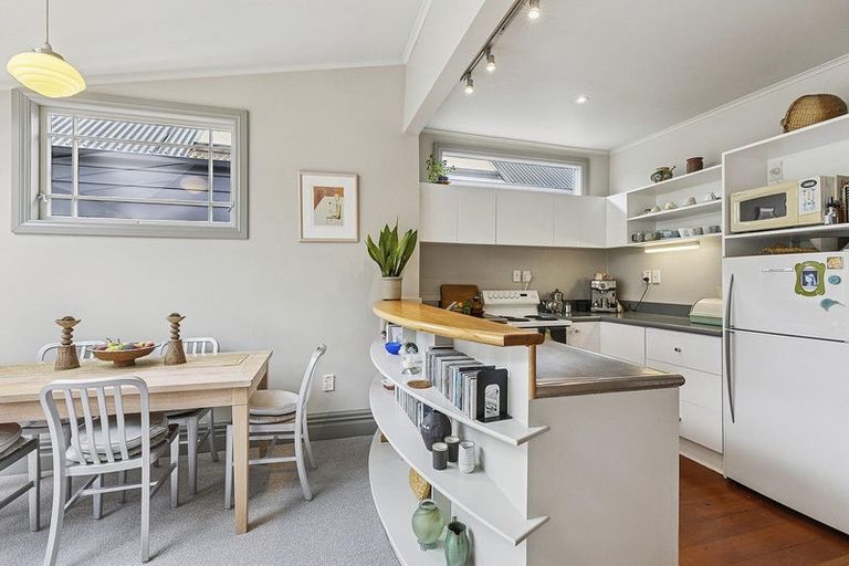 Photo of property in 62 Elizabeth Street, Mount Victoria, Wellington, 6011