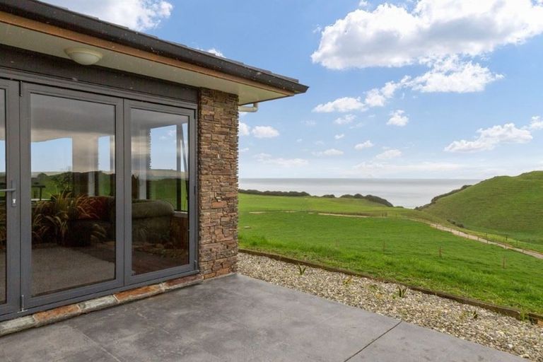 Photo of property in 485 Pukearuhe Road, Waiiti, Urenui, 4377