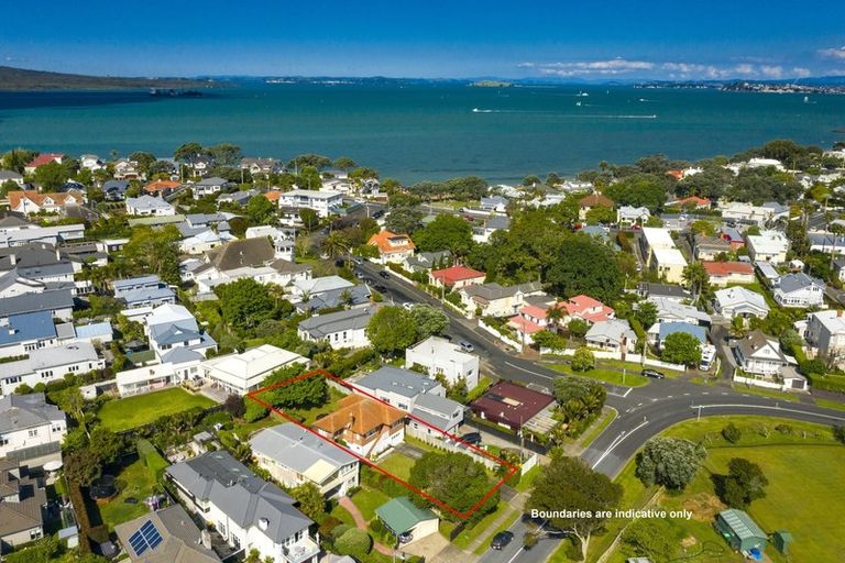 Photo of property in 12 Wairoa Road, Narrow Neck, Auckland, 0624